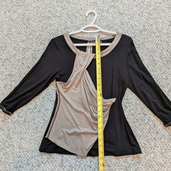 Kenneth Cole Reaction Women's (Size Medium) Black Top With Front Tan Draping - Picture 9 of 12